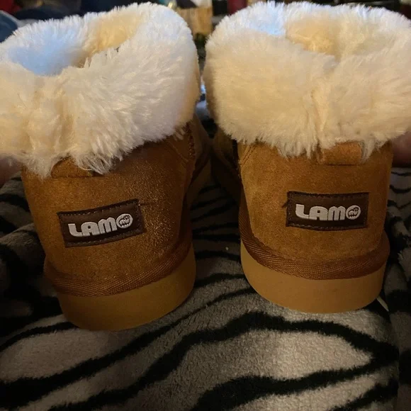 Lamo Tan Suede Leather Boots Size 8 Like New - Picture 4 of 4